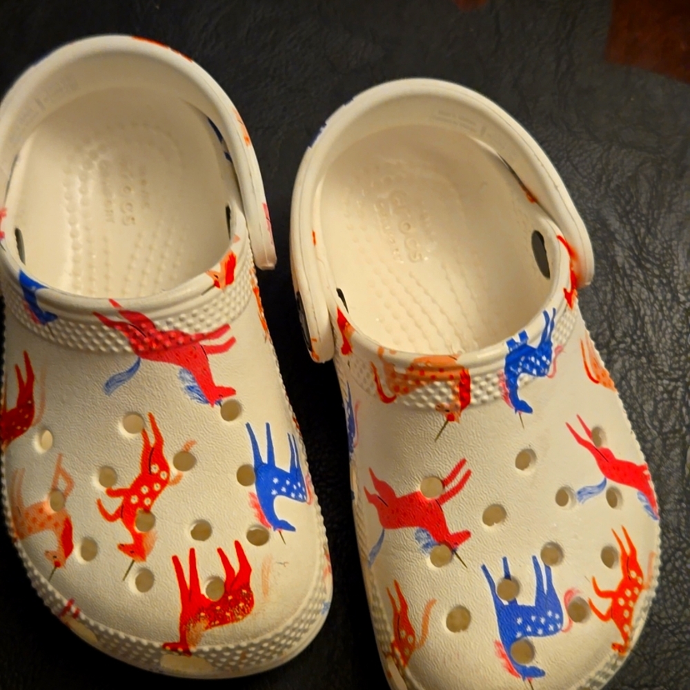 Crocs toddler unicorns size 8..good condition.